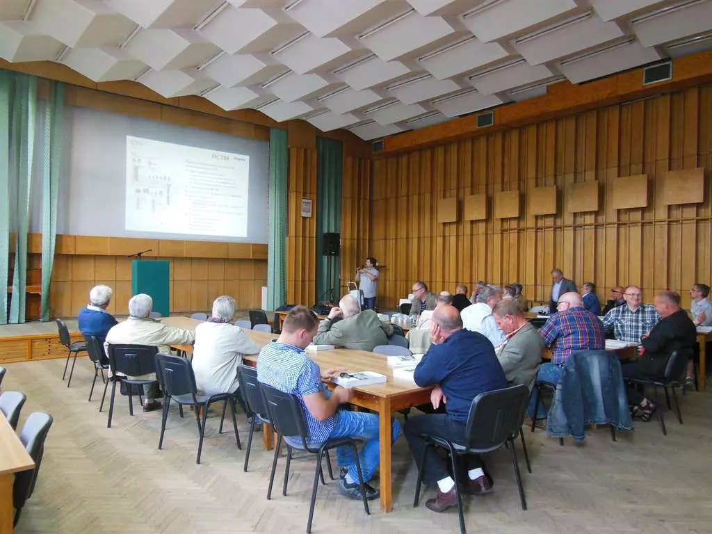 Uczestnicy podczas spotkania w sali konferencyjnej NOT w Olsztynie